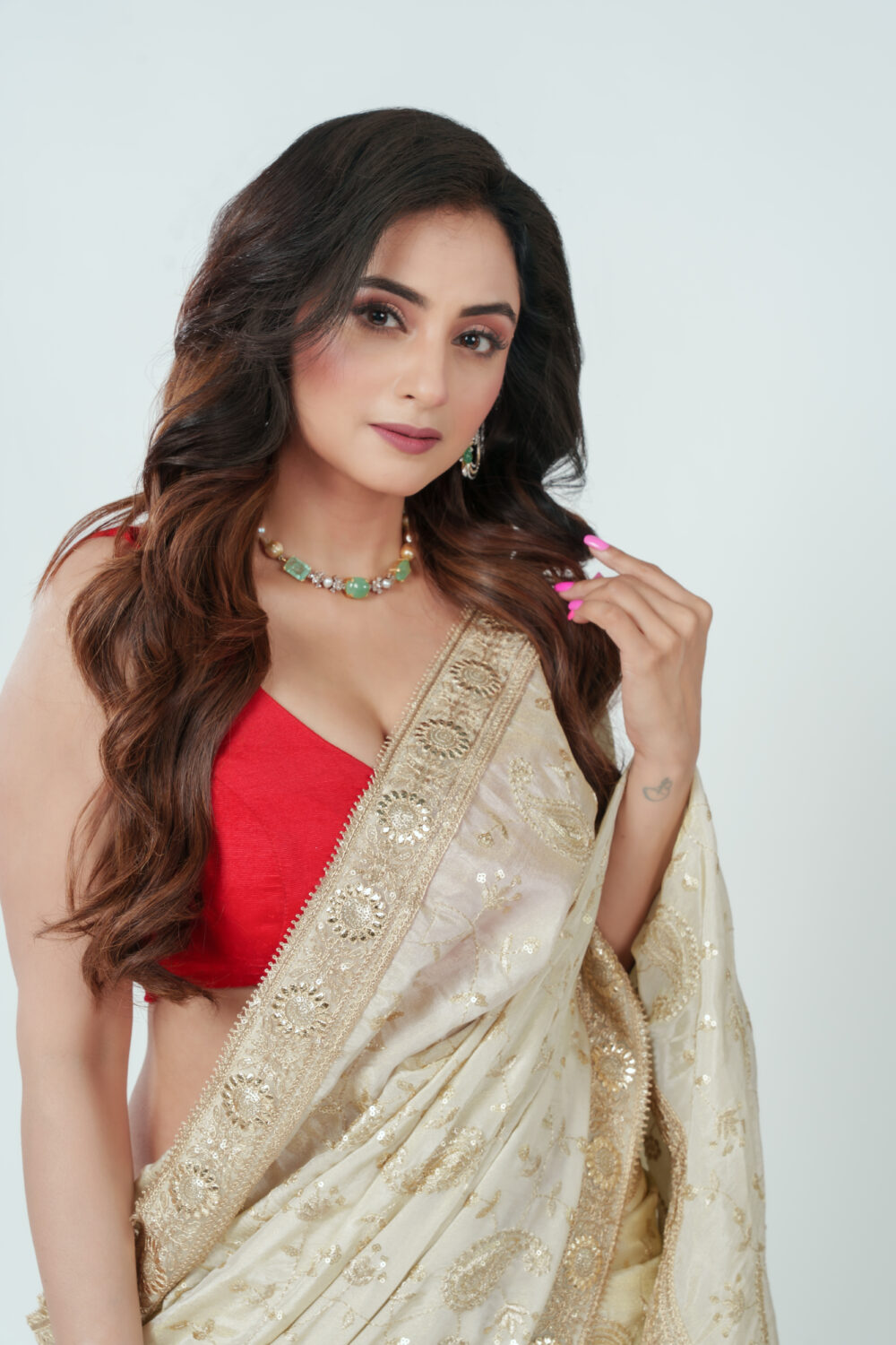 Ivory Viscose Tissue Zari Embroidered Saree - Image 2