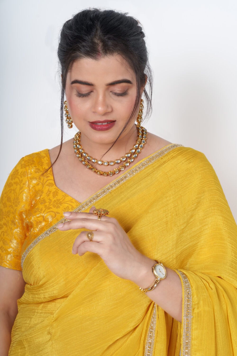 Yellow Crushed Tissue Saree - Image 4