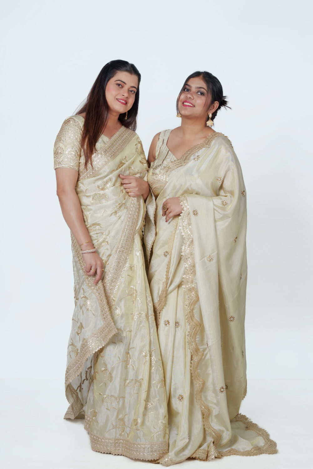 Ivory Viscose Tissue  Floral Zari Embroidered Saree - Image 3