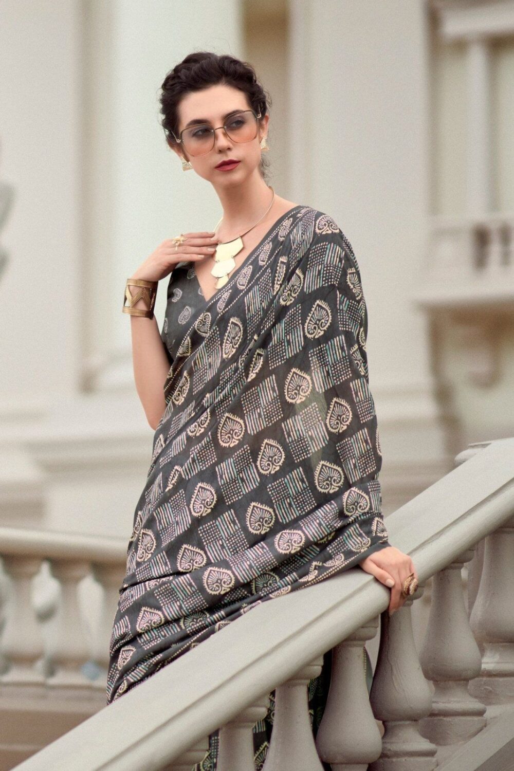 Greyish Mul-Mul Silk Saree - Image 4