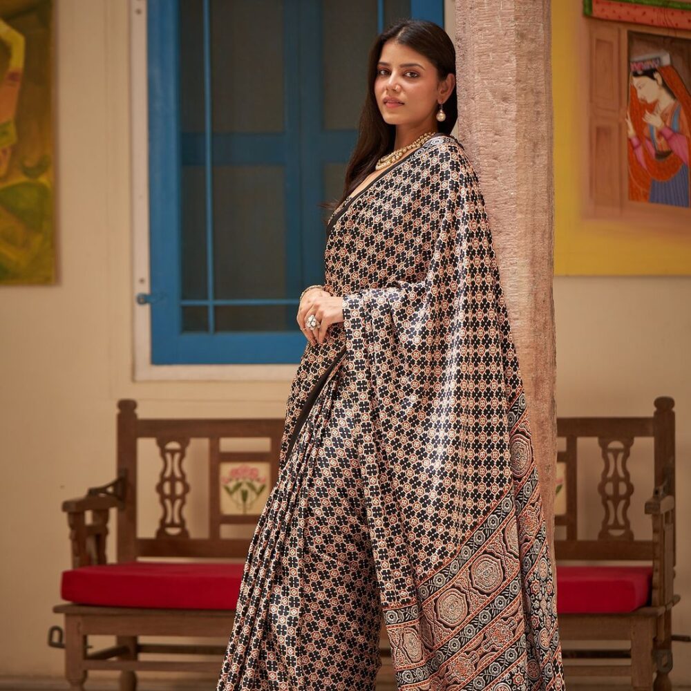 Black Satin Saree - Image 3