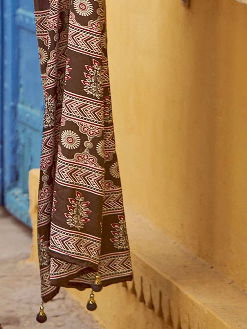 Redwood Satin Saree - Image 3